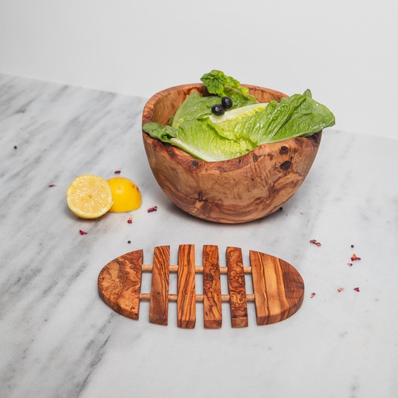 Handmade Olive Wood Charger Plate - Round - Rustic Wooden Sous-Assiette - Natural Table Setting Decor