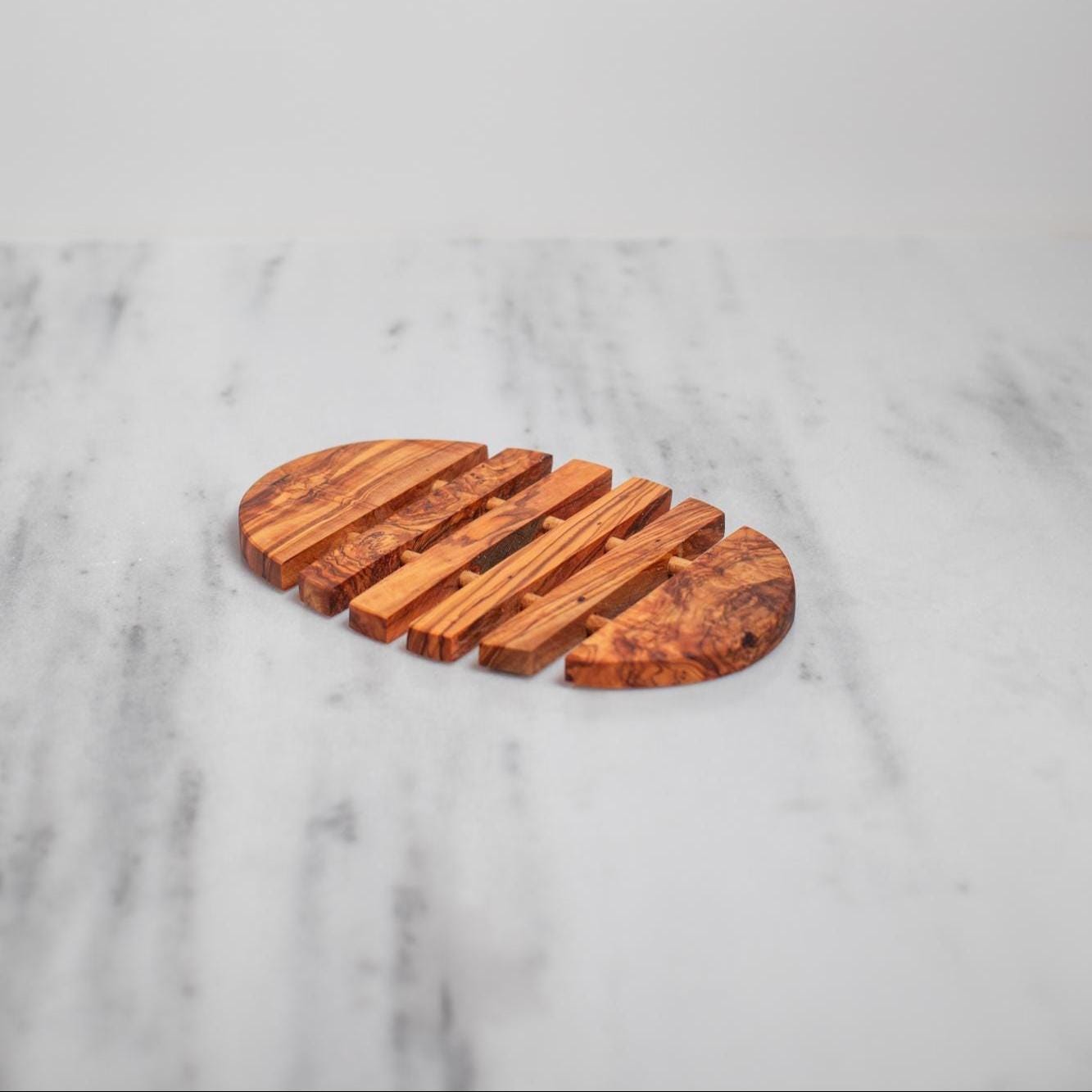 Handmade Olive Wood Charger Plate - Round - Rustic Wooden Sous-Assiette - Natural Table Setting Decor