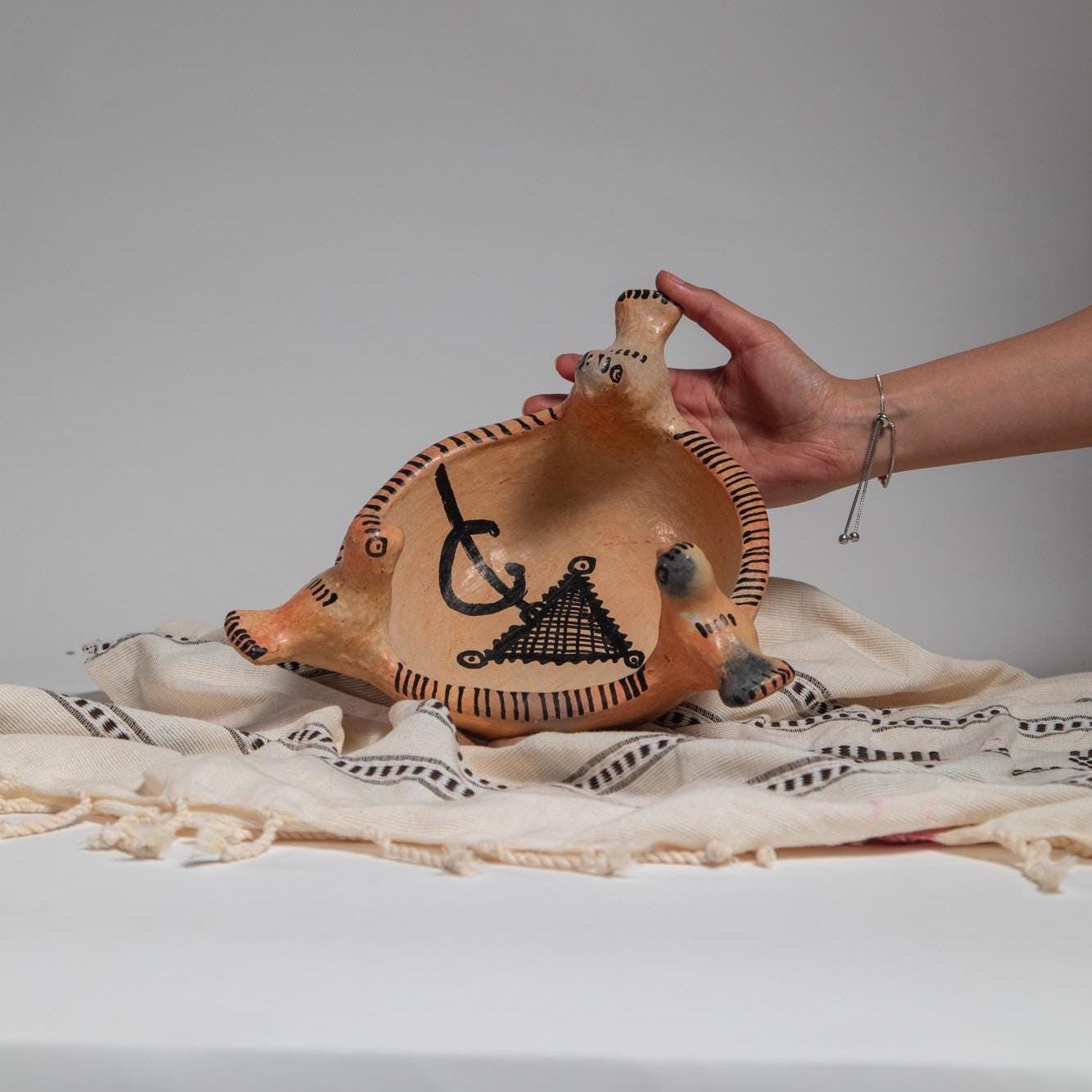 Handmade Pottery Bowl with Bird Motif – Decorative Ceramic Dish – Traditional Clay Art – Boho Centerpiece – Cultural Gift