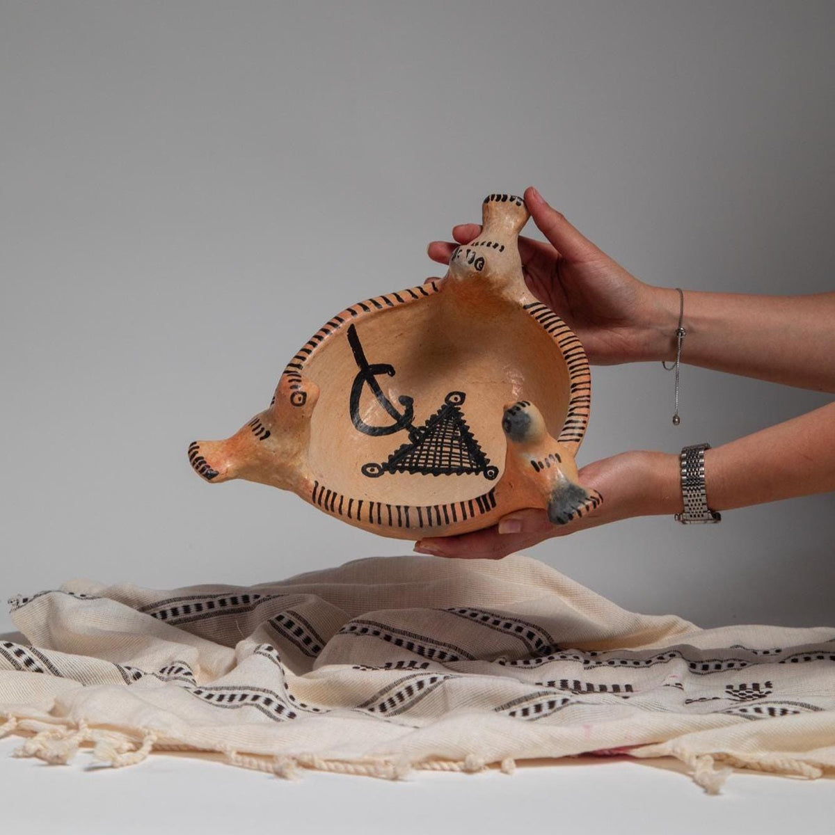 Handmade Pottery Bowl with Bird Motif – Decorative Ceramic Dish – Traditional Clay Art – Boho Centerpiece – Cultural Gift