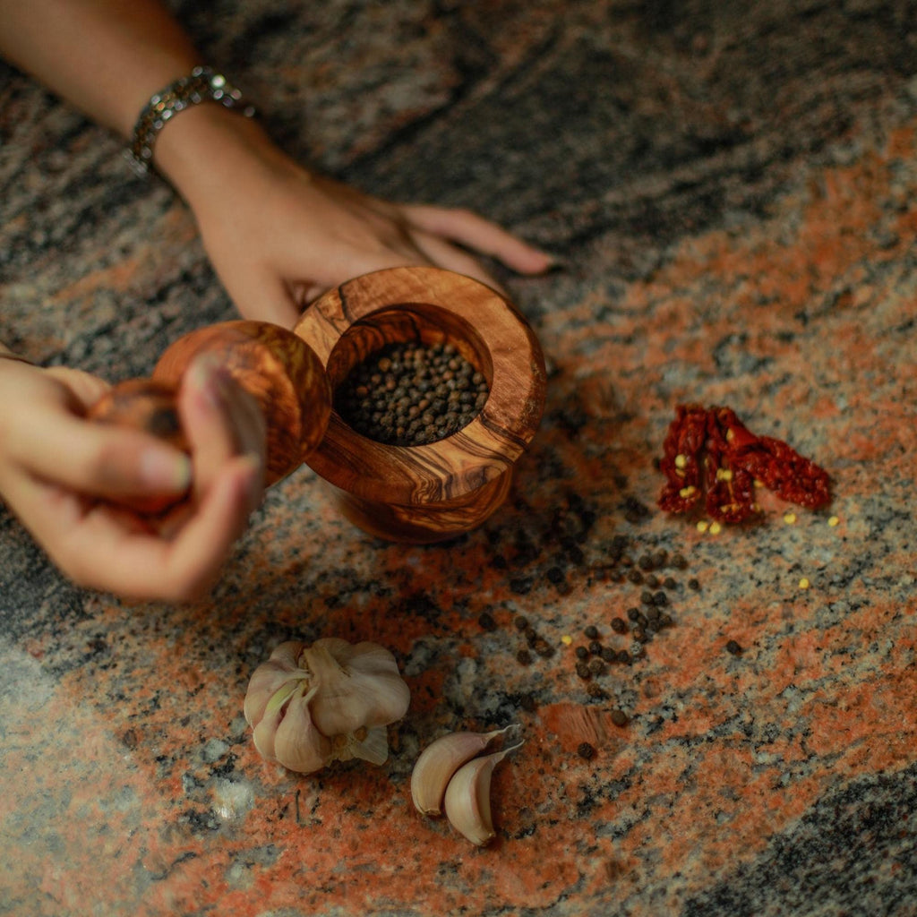 Traditional Mediterranean Olive Wood Mortar and Pestle – Herb & Garlic Crusher – Handmade Kitchen Tool – Rustic Spice Grinder