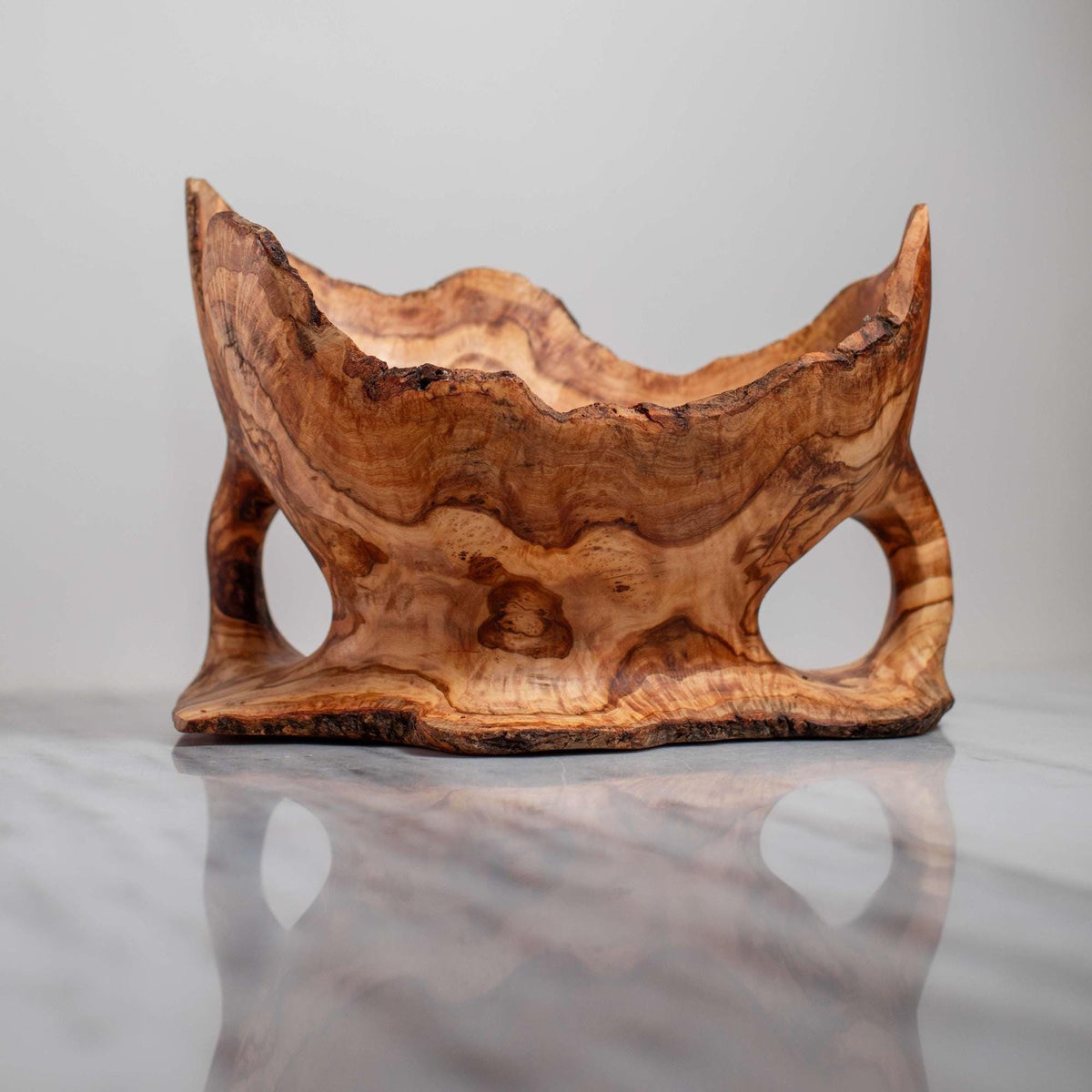Exquisite Olive Wood Centerpiece – A Collector’s Masterpiece