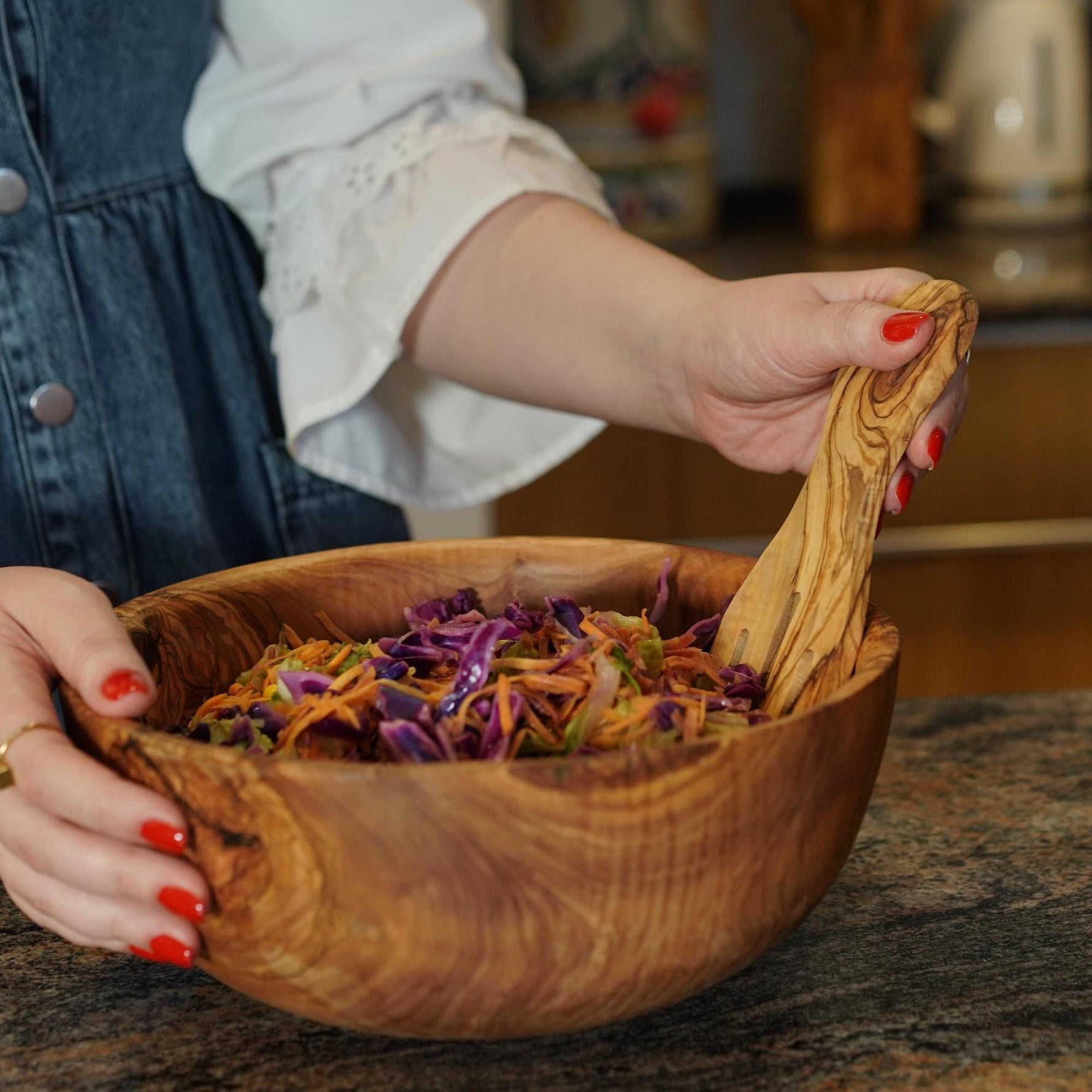 Handmade Olive Wood Bowl – Polished Natural Bowl – Woodcraft – Salad Snack Dish – Eco-Friendly Kitchen Decor – Gift for Foodies