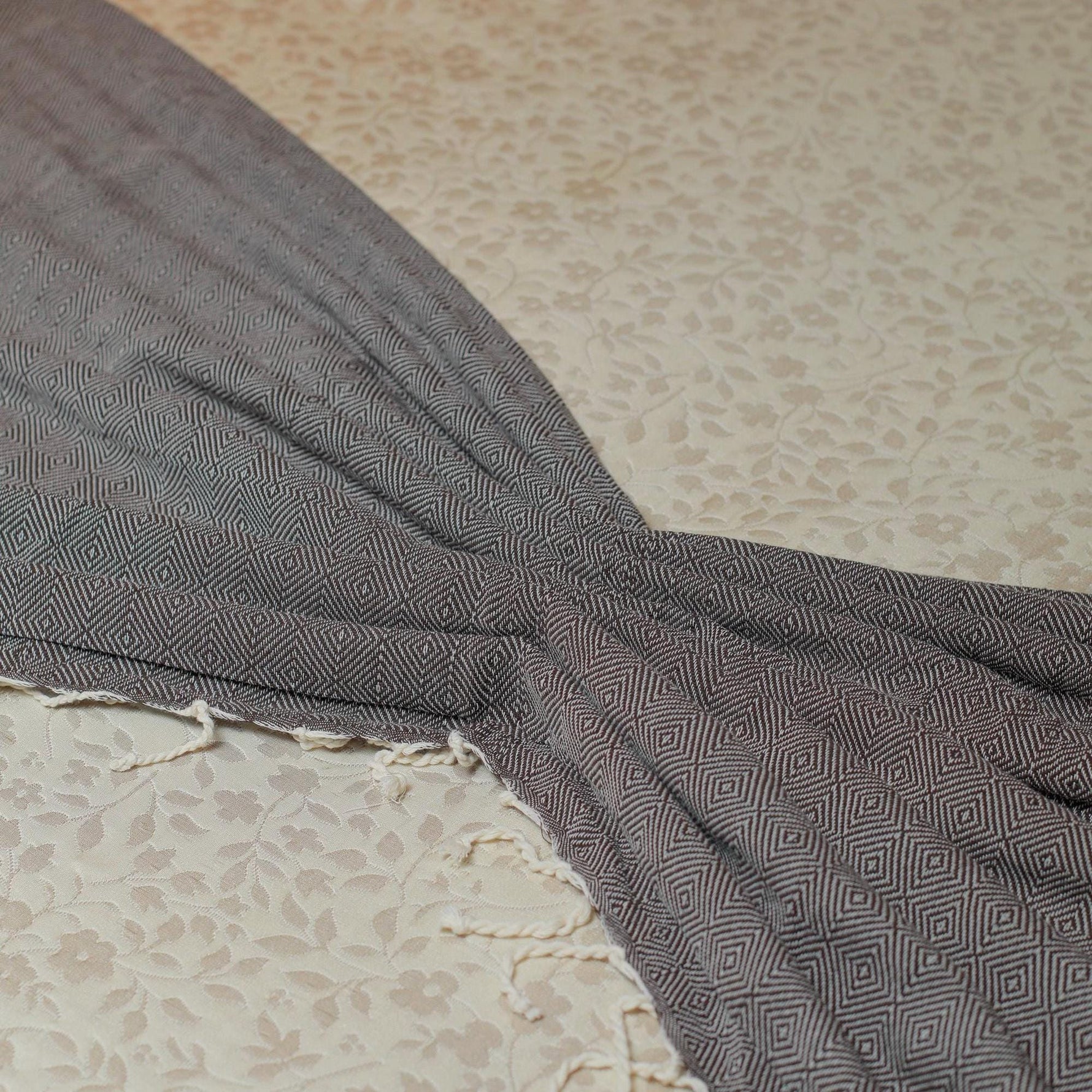 Handwoven Linen Throw: Natural Flax, Rustic Tunisian Decor
