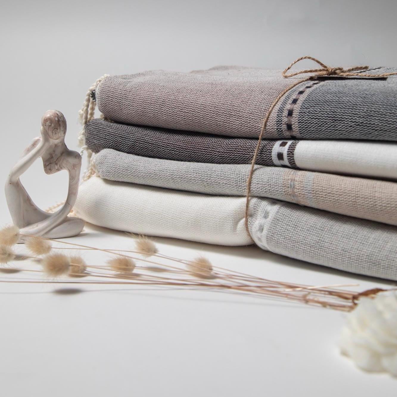 Handwoven Cotton Towel – Artisan Weave for Bath and Home