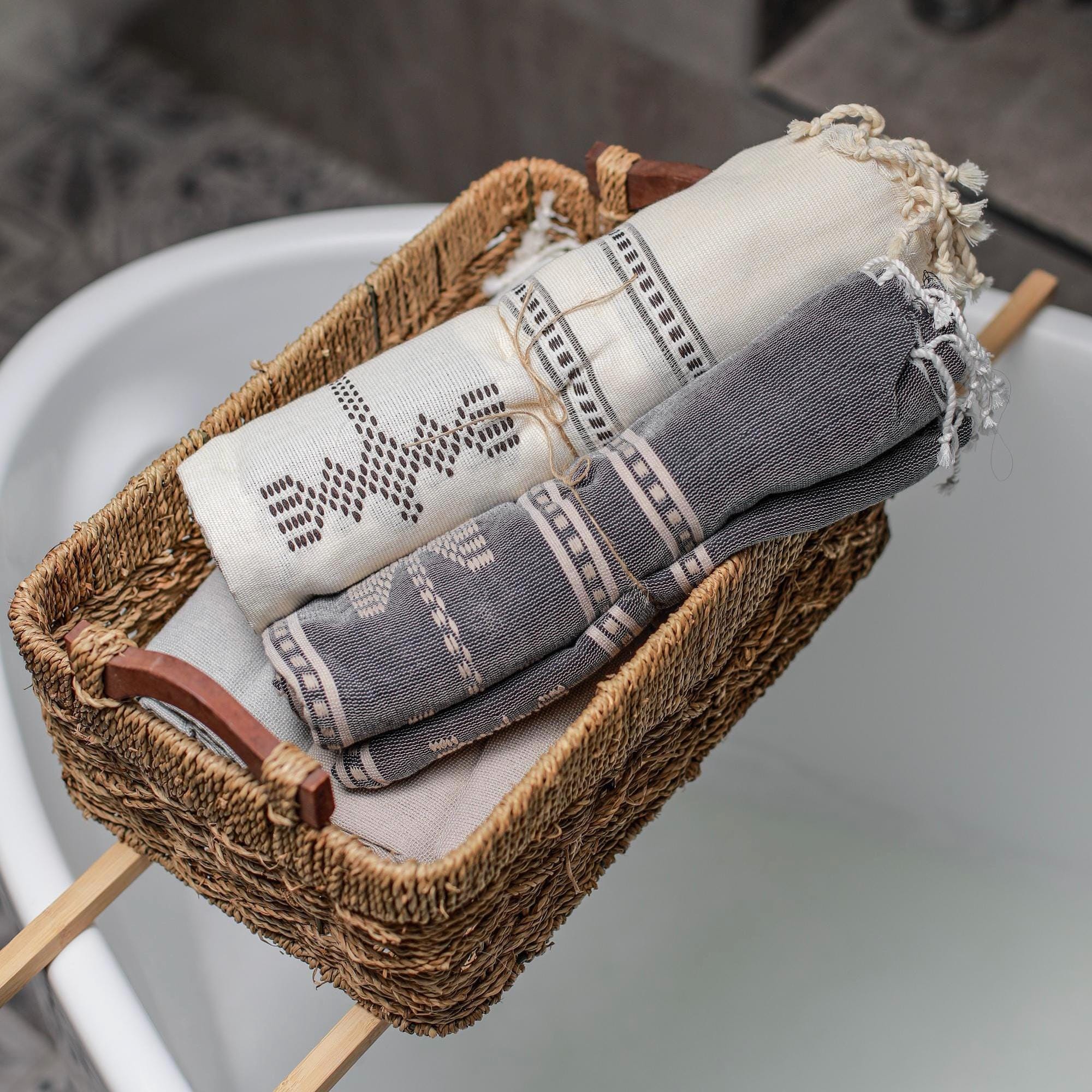 Handwoven Cotton Towel – Artisan Weave for Bath and Home