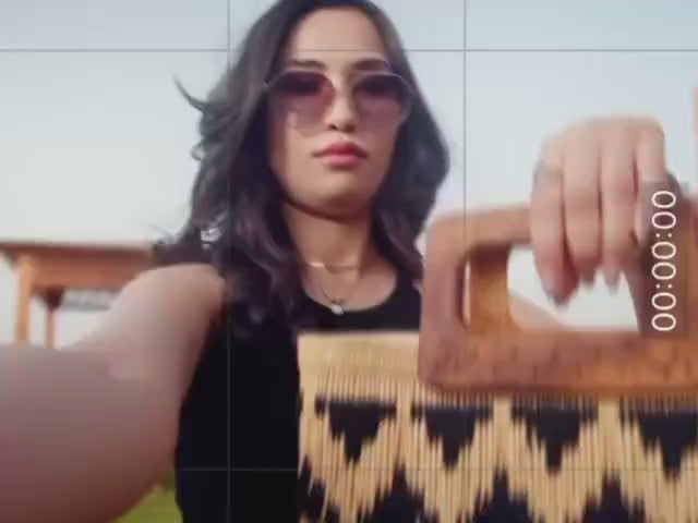 Handwoven Rush Straw Tote Bag: Olive Wood Handles, Elegant Beach Bag