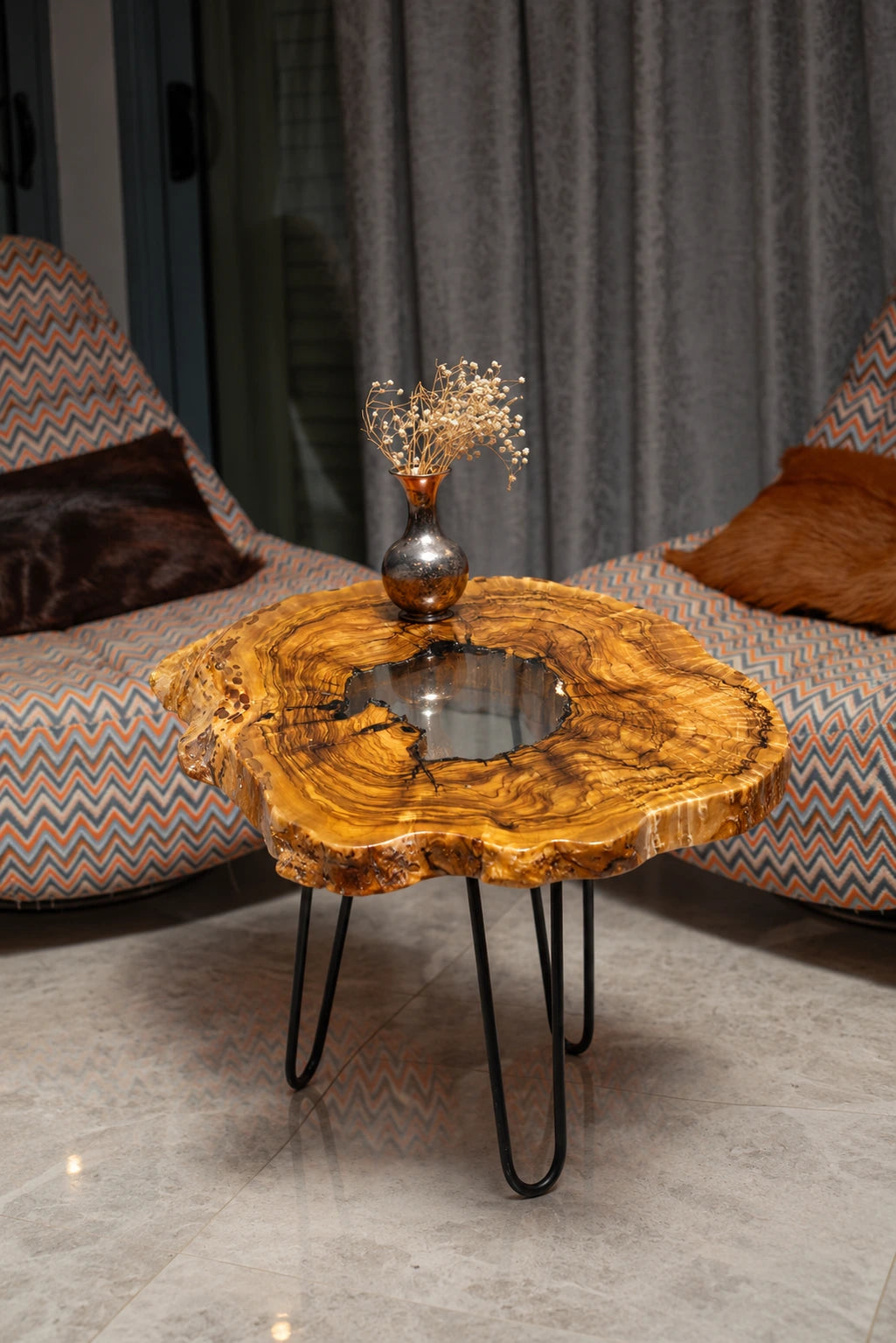AI-styled view of Zitun Atelier table 025, an olive wood resin side table with white resin center, in a lounge setting with a vase on the tabletop.