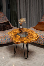 AI-styled view of Zitun Atelier table 025, an olive wood resin side table with white resin center, in a lounge setting with a vase on the tabletop.