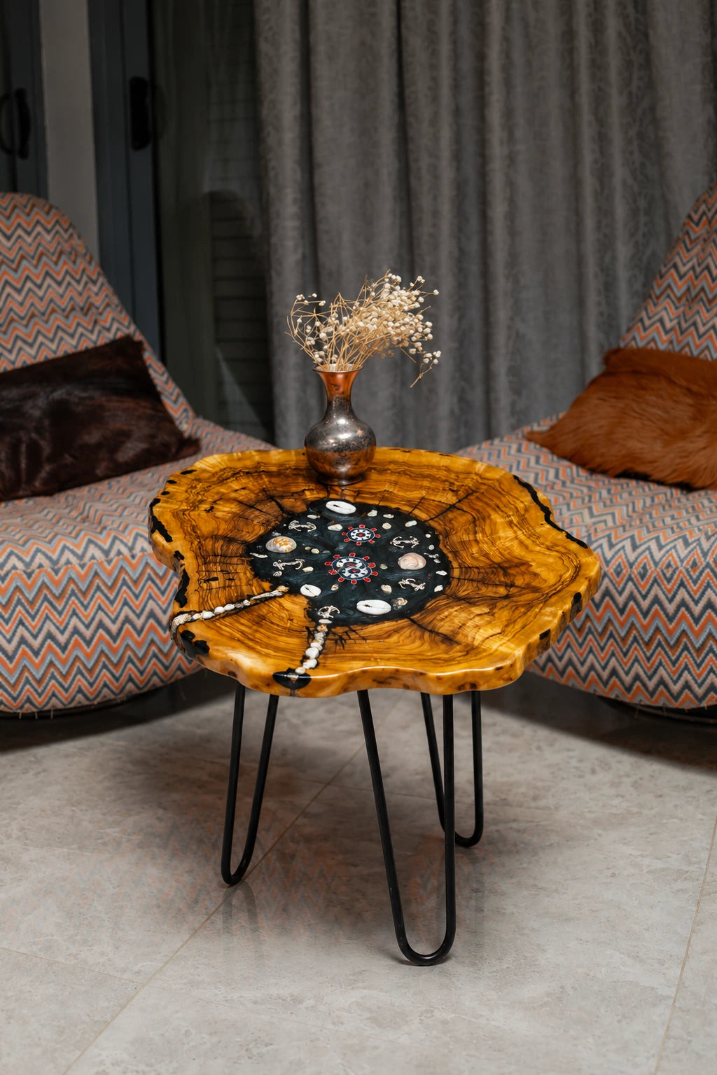 AI-styled view of Zitun Atelier table 044, an olive wood resin side table with black resin nautical charms, in a lounge setting with a vase on the tabletop.