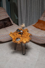 AI-styled view of Zitun Atelier table 048, an olive wood resin side table with burl live edge resin, viewed from above between two upholstered armchairs.