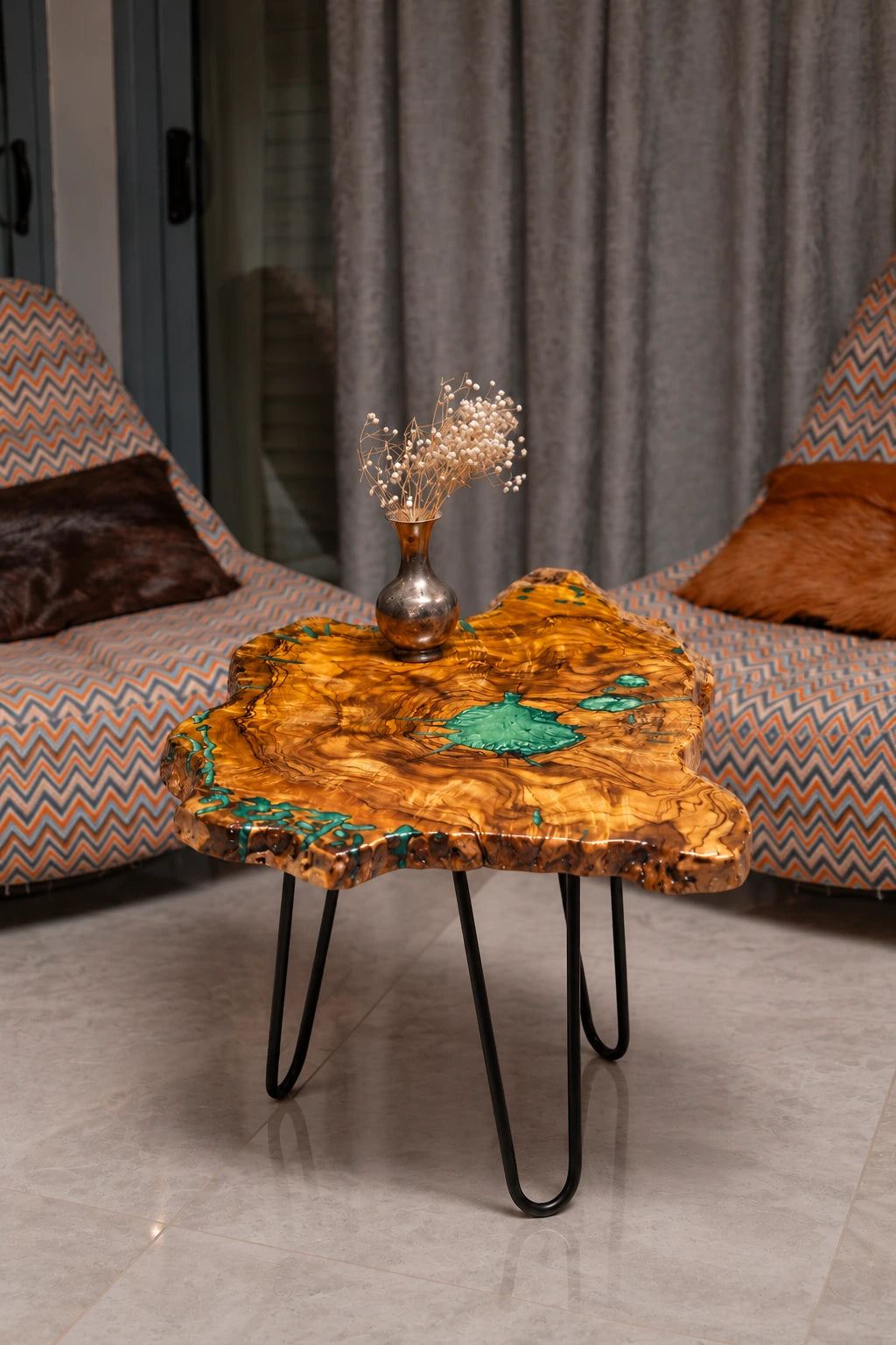 AI-styled view of Zitun Atelier table 067, an olive wood resin side table with turquoise green resin, in a lounge setting with a vase on the tabletop.