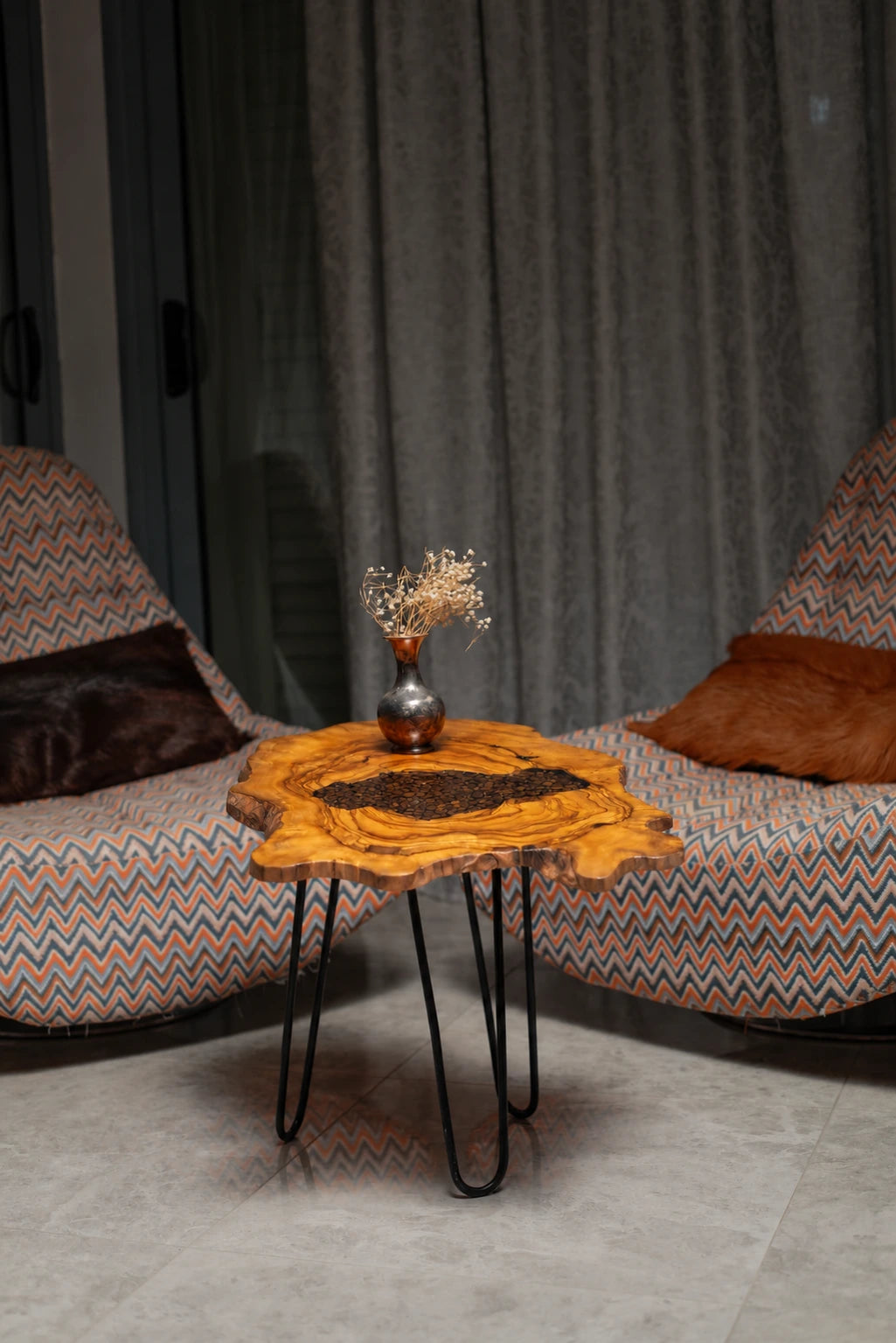 AI-styled view of Zitun Atelier table 070, an olive wood resin side table with coffee bean resin, in a lounge setting with a vase on the tabletop.