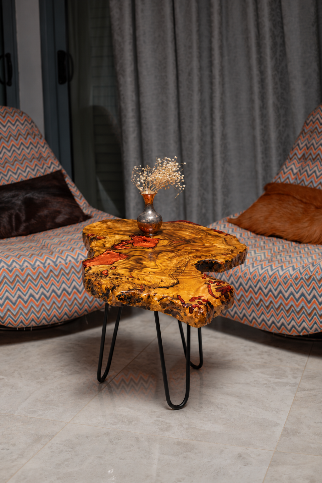AI-styled view of Zitun Atelier table 098, an olive wood resin side table with copper resin burl, in a lounge setting with a vase on the tabletop.